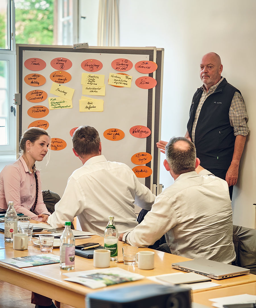World Café auf der Mitgliederversammlung 2025 des Landeswaldverbands