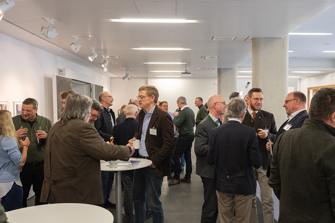 Diskussionen unter den Teilnehmenden beim 9. Waldgipfel