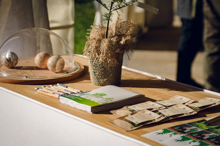 Giveaways am Infostand des Landeswaldverbands