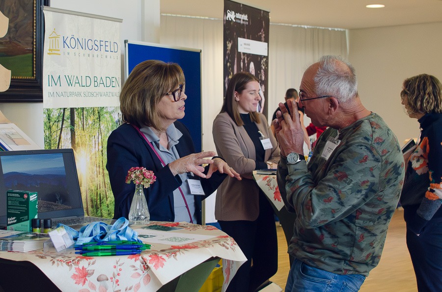 Infomarkt zu Kur- und Heilwäldern bei der Veranstaltung Therapieraum Wald